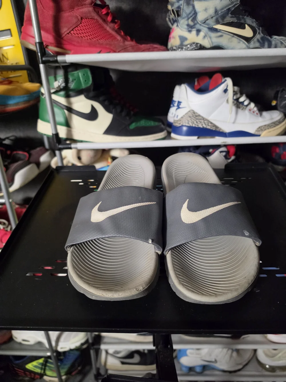 🔥 Nike Solarsoft Men's Size 10 Gray and Metallic Gold Slide Sandals